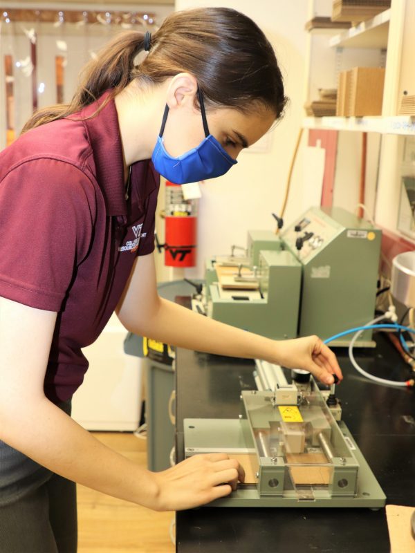 New sample cutter being used Photo 1. Putting in corrugated board to be cut into samples by the pneumatically driven knives in the new sample cutter.